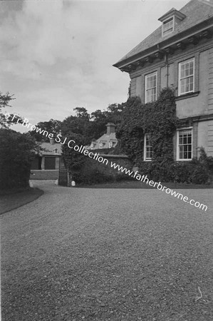 BEAULIEU  ENTRANCE TO COURTYARD